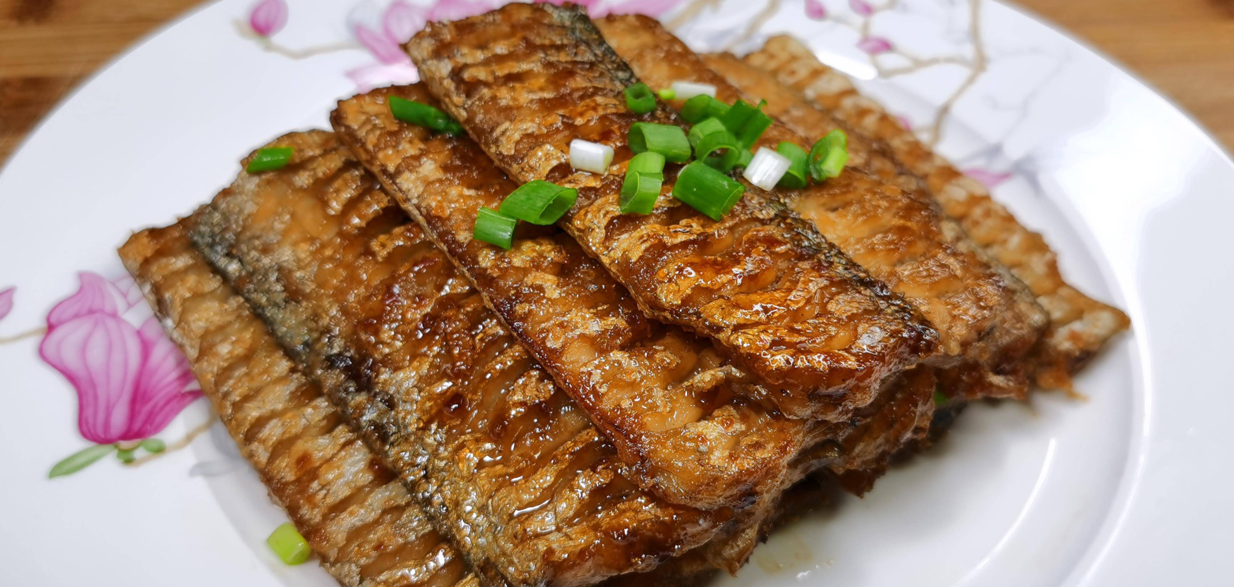 原创煎带鱼时破皮还粘锅教你实用小妙招酥香入味上桌就光盘