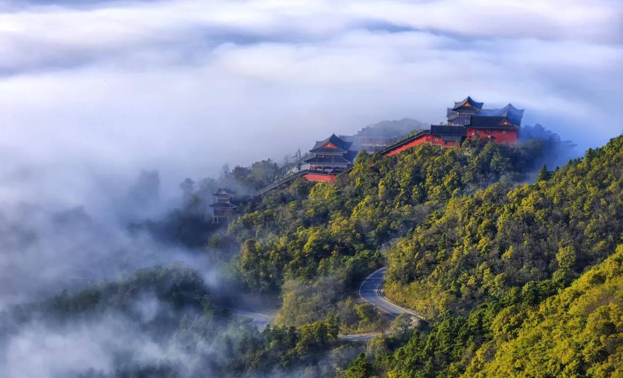 湖南一座全年开放的山，是湘中第一峰，属于国家级森林公园