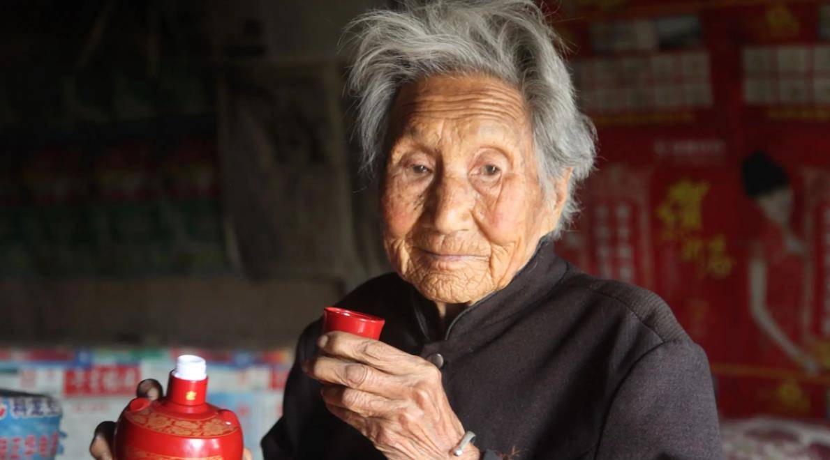 活到109岁,身体硬朗,两大爱好不为人知_生活_窑洞_老人