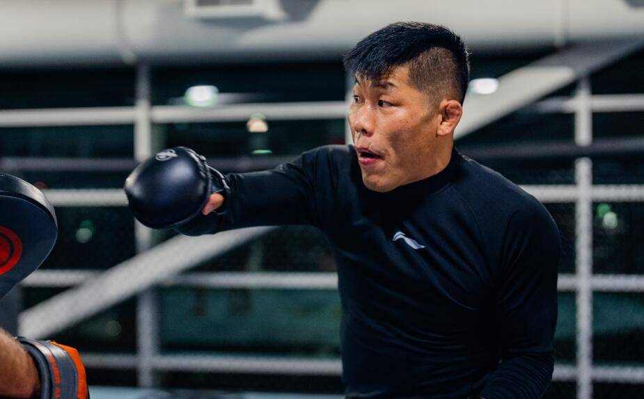 不陌生,毕竟他前几年一直在中国打散打,与中国很多高手过招如与白近斌