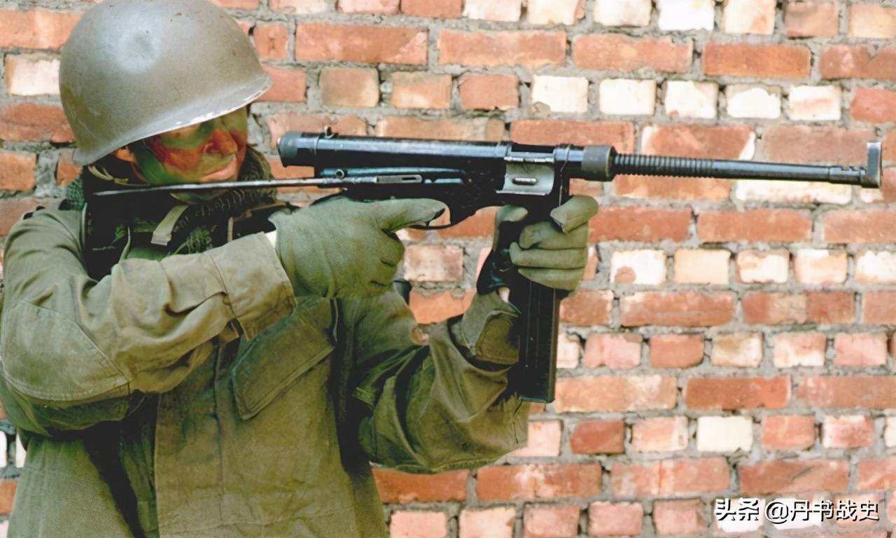 原创比利时维涅龙冲锋枪用二战前的风格设计战后冲锋枪