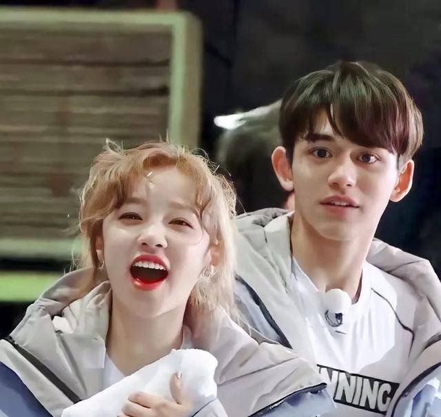 归国爱豆谈恋爱?网友开扒细节糖,黄旭熙塌房预告过这对情侣?