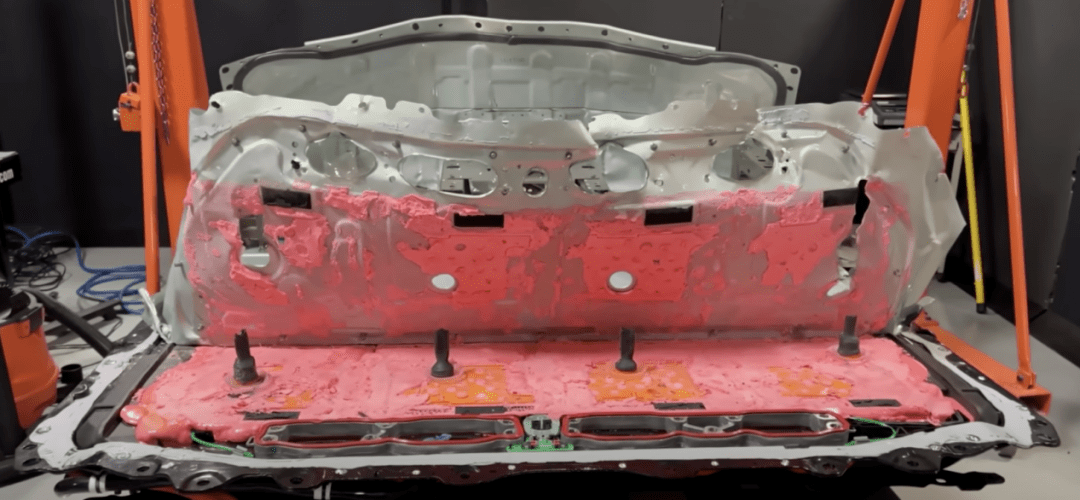 坐在电池包上开车？特斯拉4680版Model Y硬核拆车_搜狐汽车_搜狐网