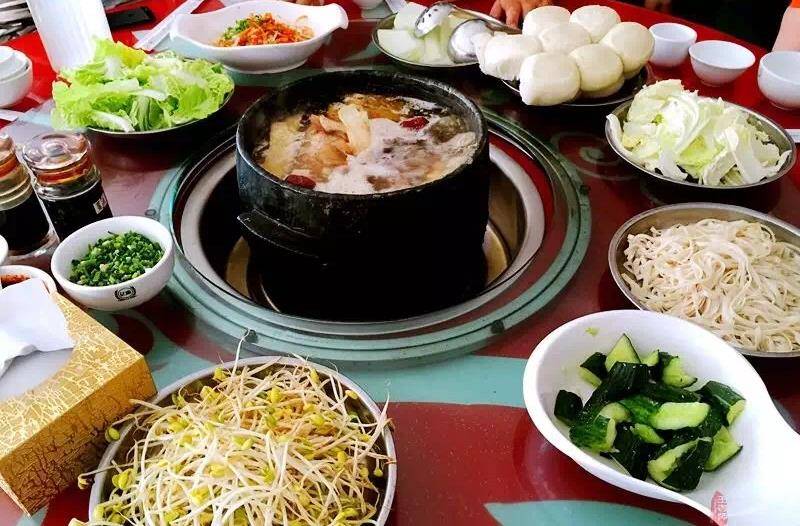 原创去西藏旅游一定要品尝最有名的墨脱石锅鸡