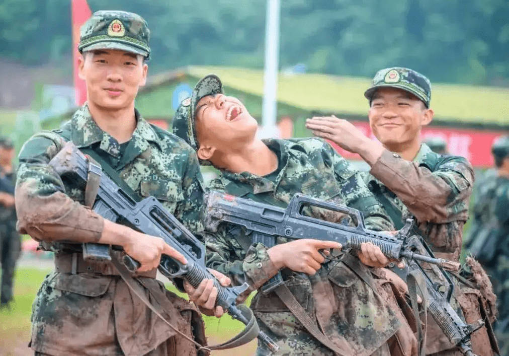 會在政審方面更加嚴格,因此,這就需要學生在報考軍校以及定向軍士之前