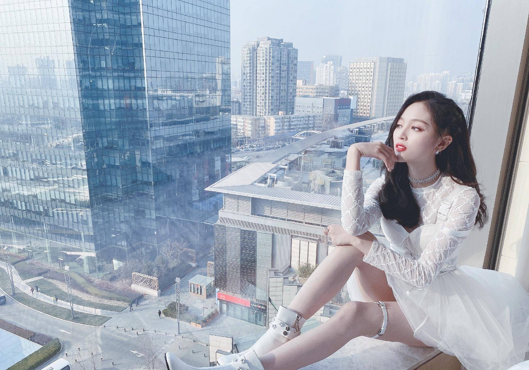 原创吴宣仪也太美了波点短裙礼服大秀神仙身材妥妥的女团全能担当