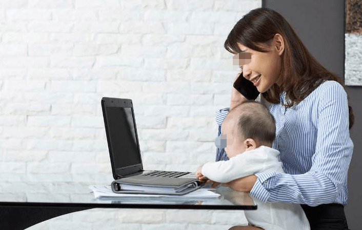 原创宝妈带娃上班成新潮流背后是职场妈妈的无奈心酸又现实