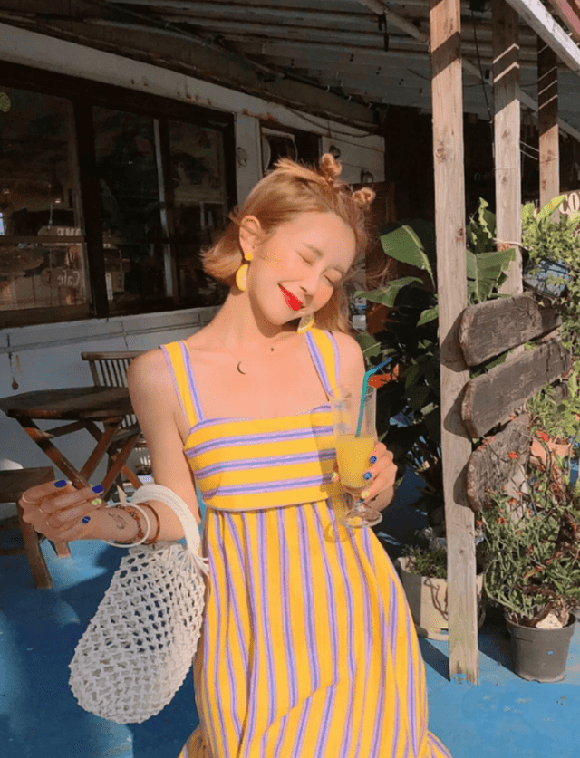 ins穿搭博主vivamoon搭配色彩丰富非常适合学生和年轻上班族