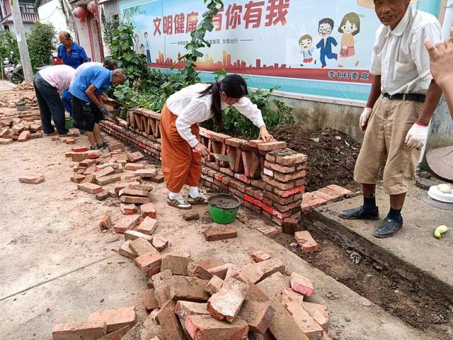 平舆县李屯镇:旧砖砌花墙,筑起乡村美丽风景线