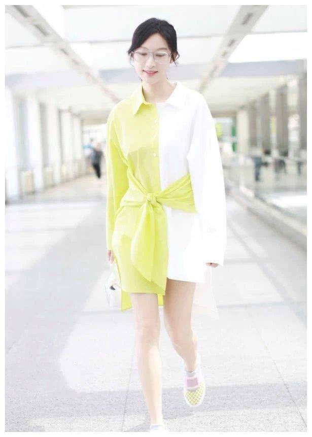 张俪挑战见光丑的袜子这颜色没人喜欢却能穿出少女感