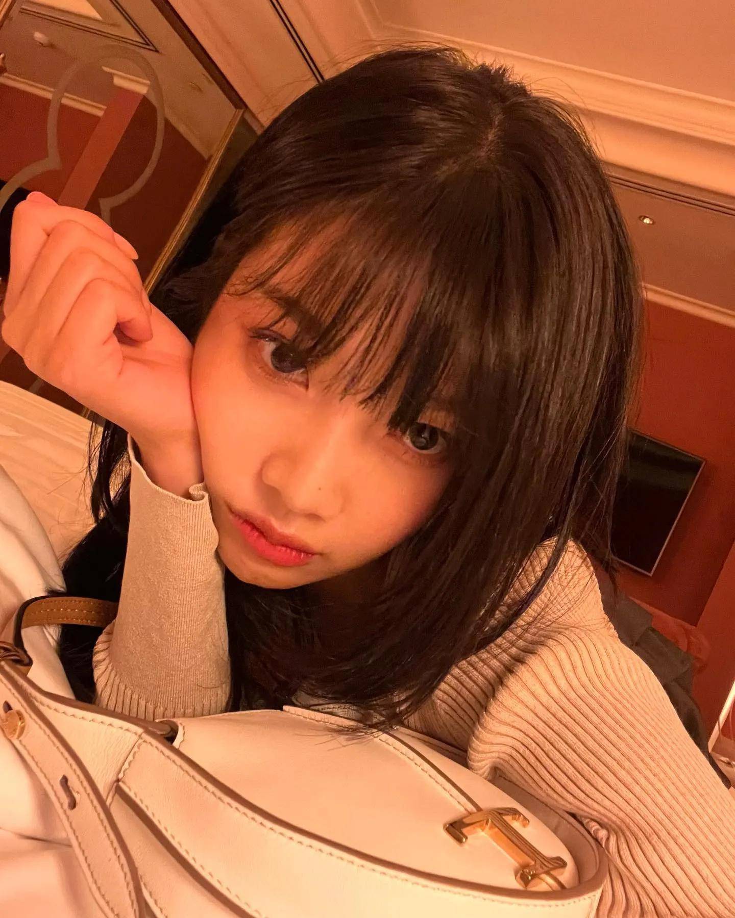 原创redvelvet朴秀荣晒酒店私照166公分苗条身材秀出筷子腿蚂蚁腰