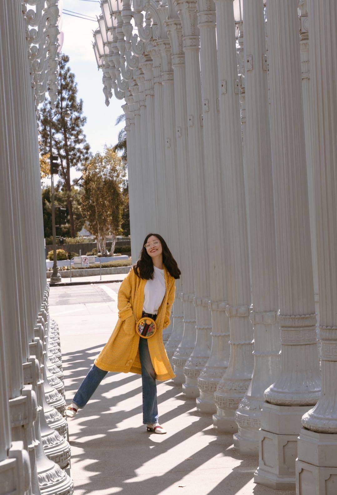 小皮鞋在倪妮的旅行搭配中出现的频率还是挺高的.