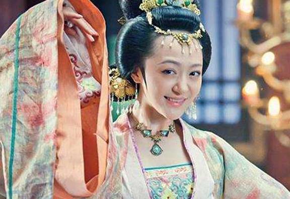 他对貌美的前朝皇后却毕恭毕敬,原因何在_符太后_皇帝_符氏