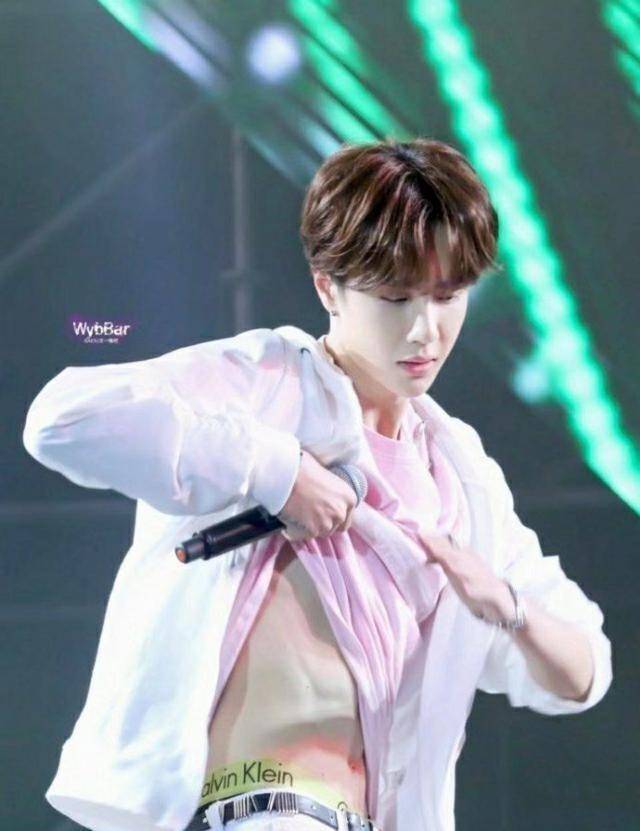 罗云熙不到1尺9,蔡徐坤的腰比baby还细_腰围_王俊凯_腹肌