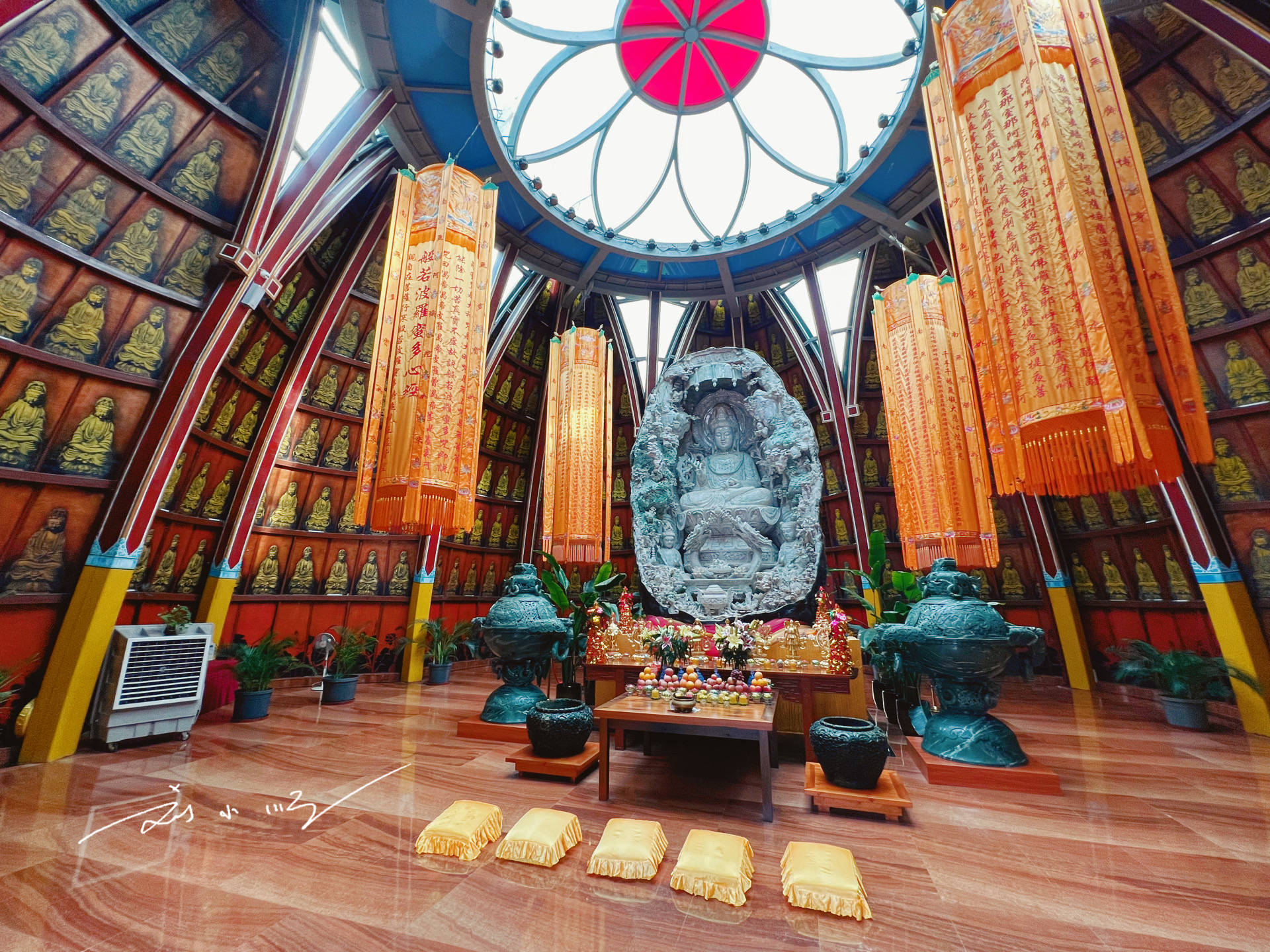 另外,从高空俯瞰"自在天"这座莲花宫殿,也是很有特点的.