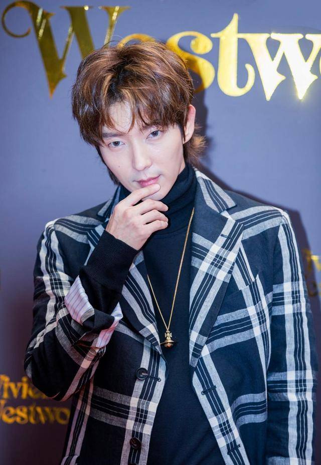 李准基不愧是人间绝色,不仅英俊潇洒,而且实力在线,气质更儒雅_颜色