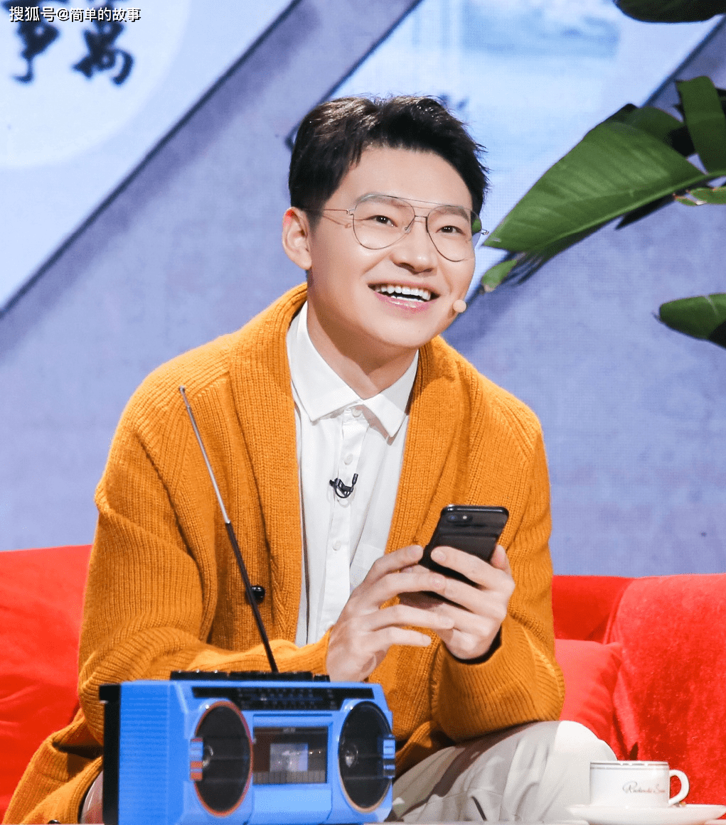 知名演员吴彼凭实力走红娶大妻生一女三十岁家庭事业双丰收