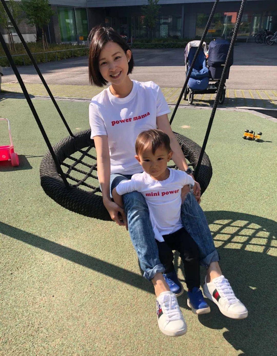 原创凤凰卫视美女主持人竹幼婷还是那么漂亮散发出独特的气质