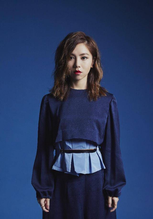 邓紫棋傻傻等他五年,等来了分手,网友:心疼邓紫棋!