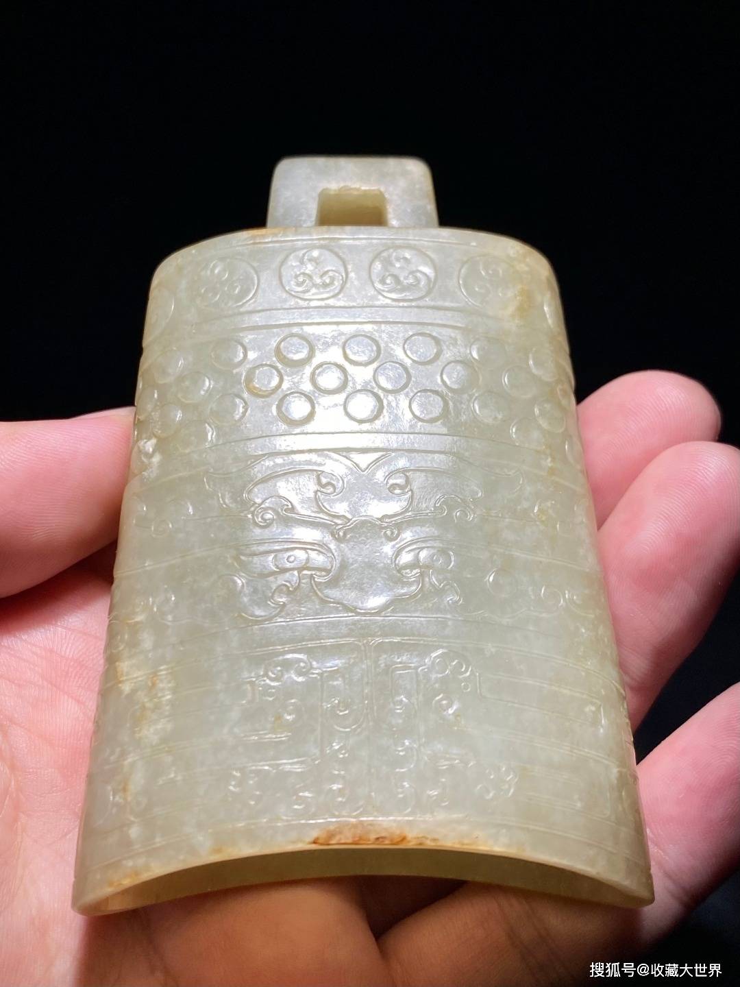 明 和田玉籽料 饕餮纹 玉编钟 挂件