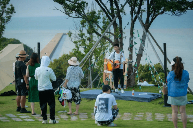 普陀周末文化夜市开市啦！一起来吹晚风、听音乐、逛市集