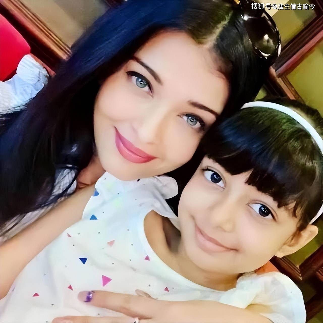 从她们的家庭生活中,不难看出阿拉迪亚是一位备受宠爱的小公主