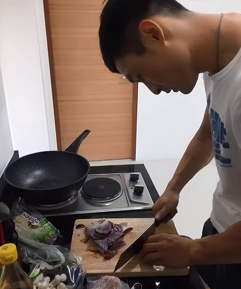 2019年,孕妇被丈夫推下悬崖后侥幸活命,如今成了百