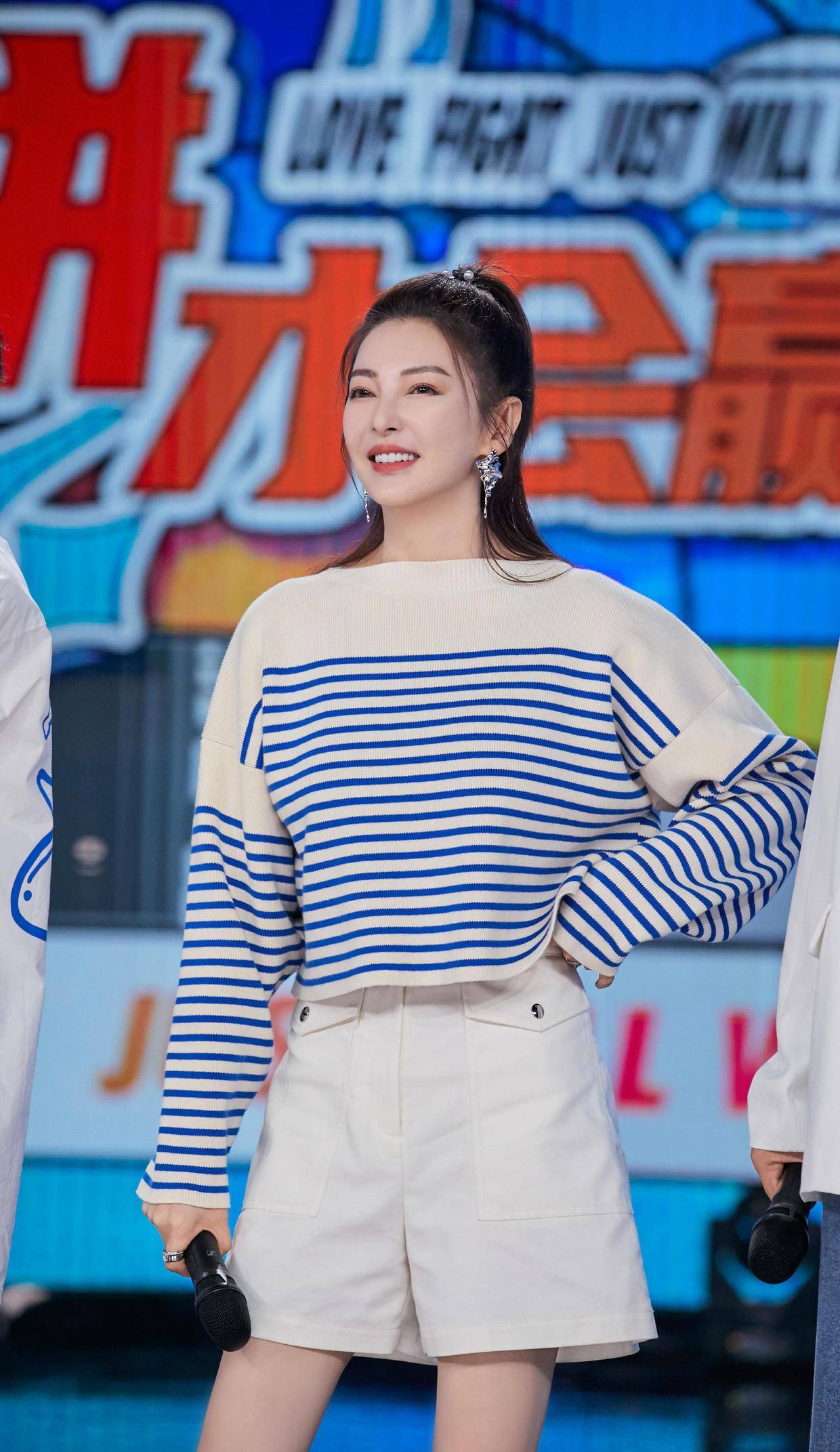 原创我又被张雨绮的气质惊艳穿一件粉色连衣裙高级又减龄看着心动