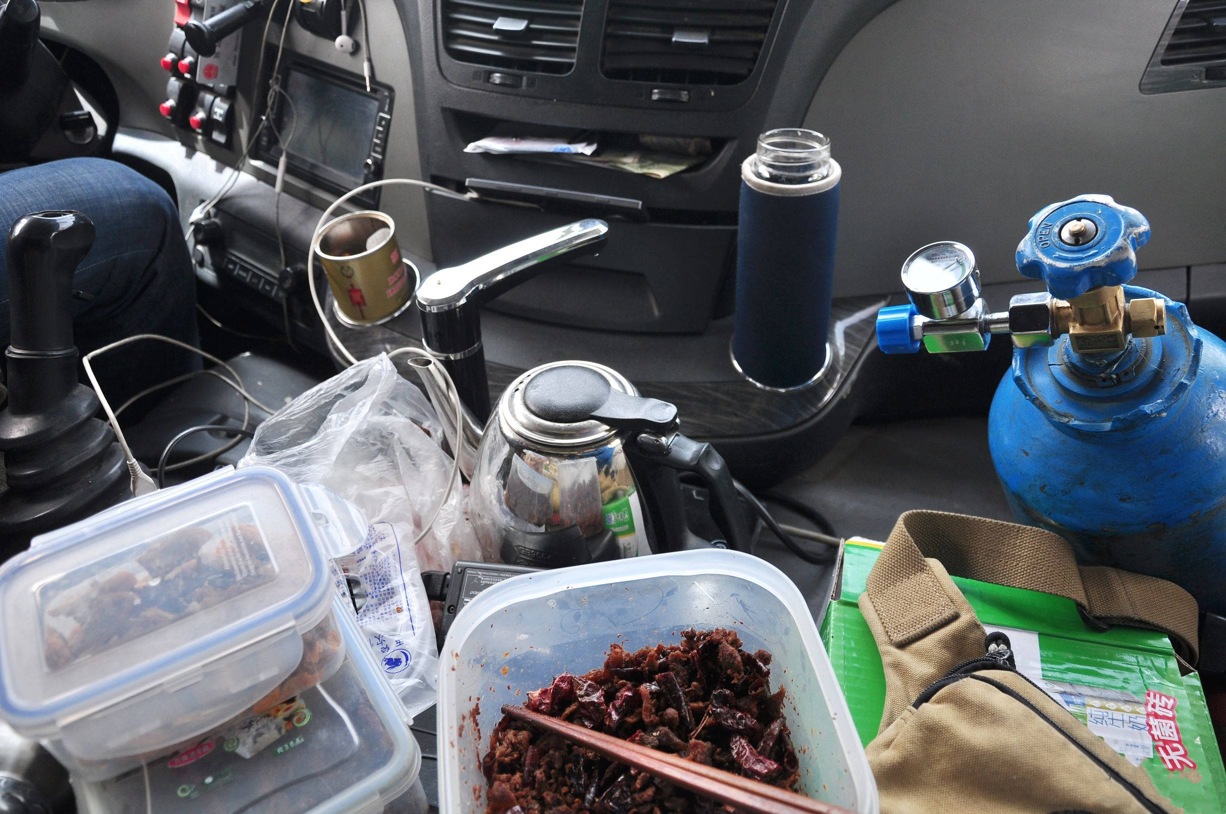 大货车司机挣钱不容易能花百多元能搞定的事别花1000块