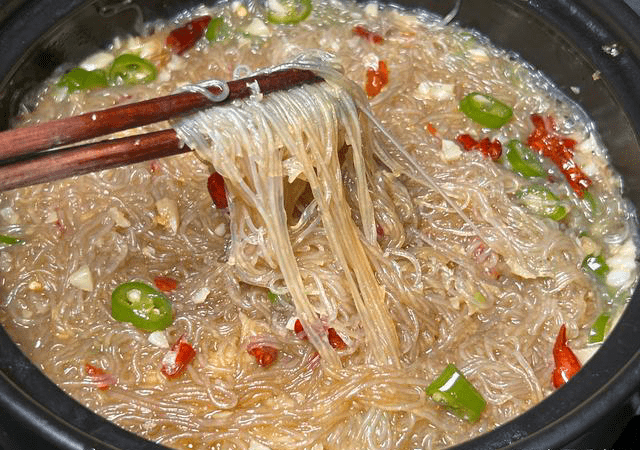 在家也能做,學會炒制蒜蓉汁,蒜香濃郁,香辣過癮,好吃_砂鍋_味道_錫紙