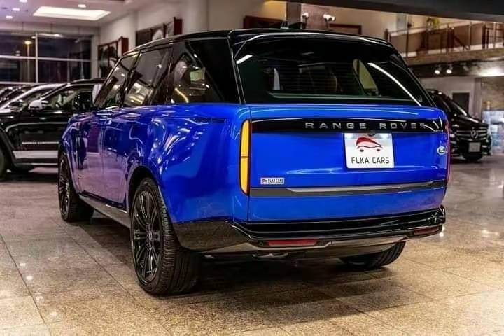 星空蓝色漆面四驱潮范十足这样的路虎揽胜你喜欢吗