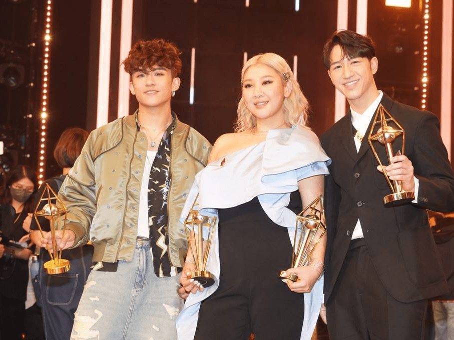香港金曲奖颁奖典礼郑欣宜荣获女歌手大奖