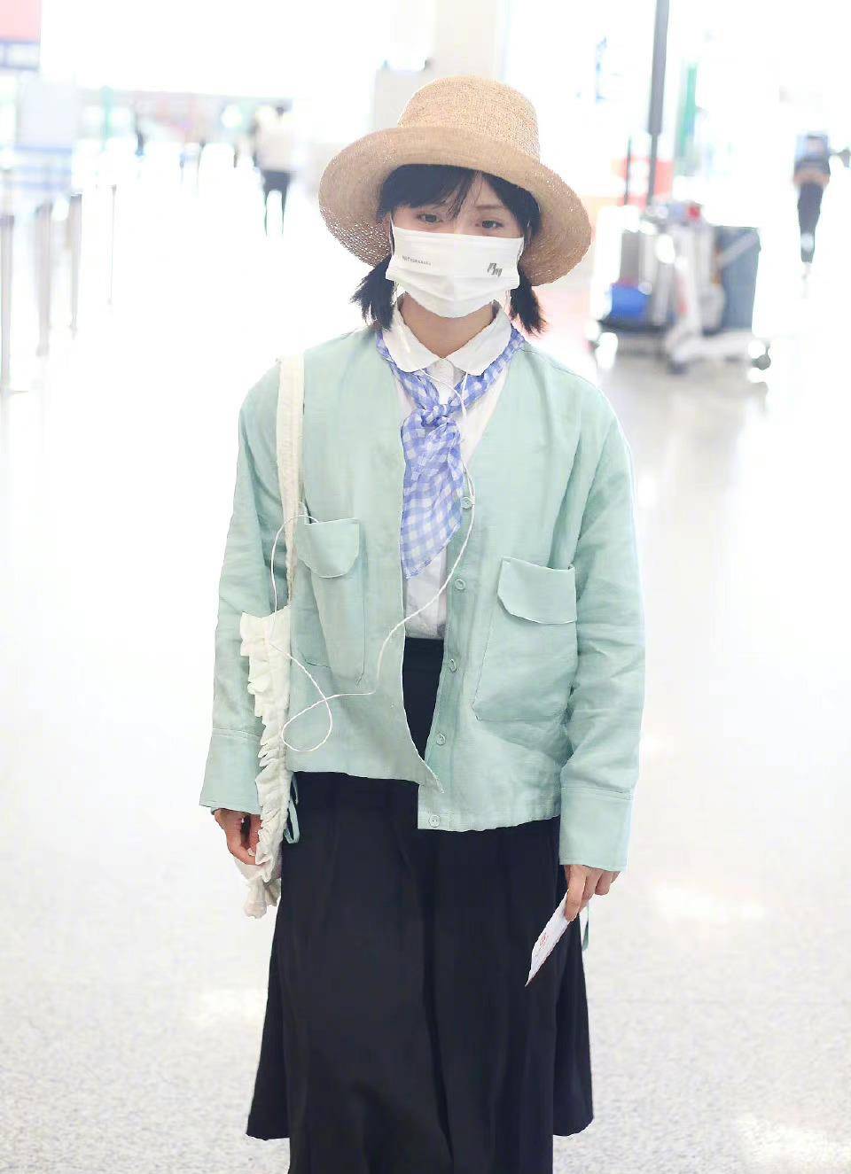 沈月真谈恋爱了 生图胖到认不出 彻底放飞了 粉紫色