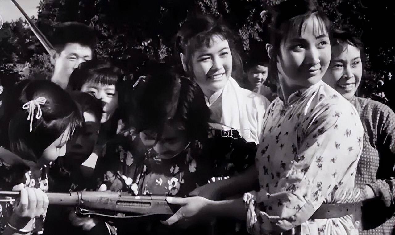 《苦菜花》美丽娟子,两段婚姻潦草收场,侄子:姑姑一生追爱不得_杨雅琴