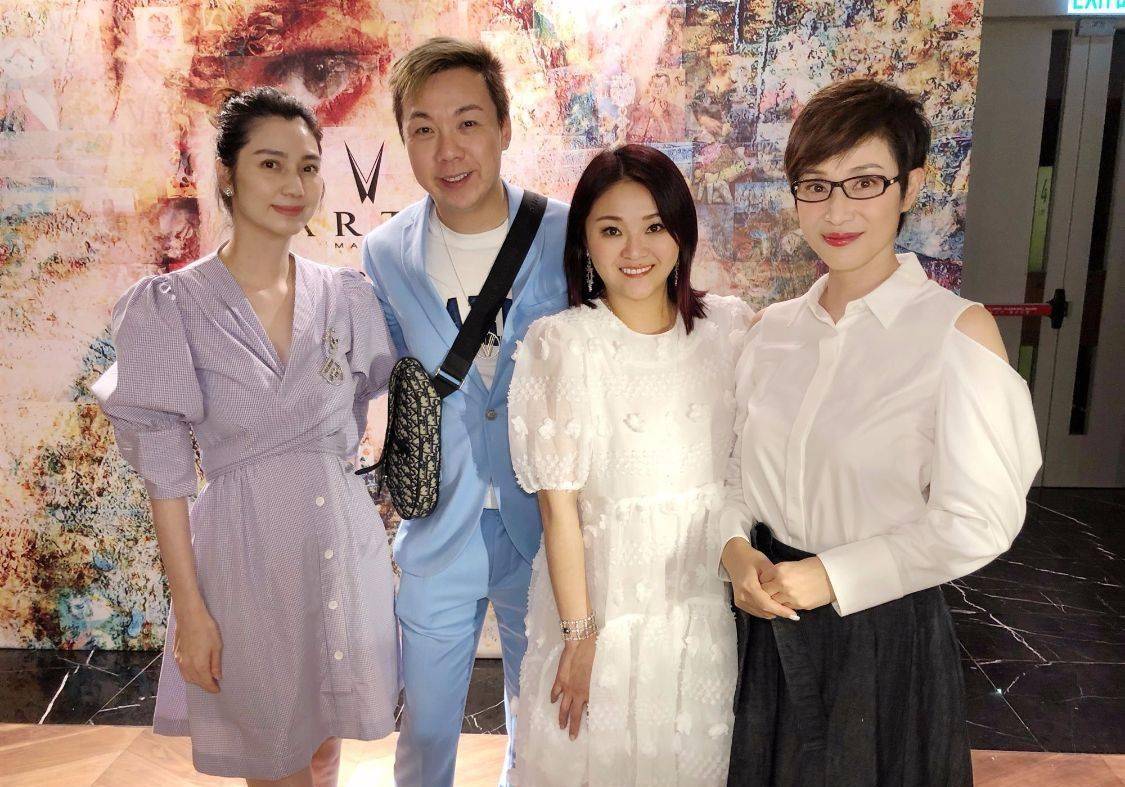 原创陈法蓉晒合照洪欣脸被修变形虽然刻意美白仍看得出都老了