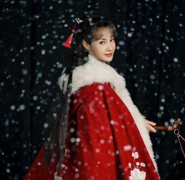 8年后的杨雪成整容脸了_济公_活佛_剧中