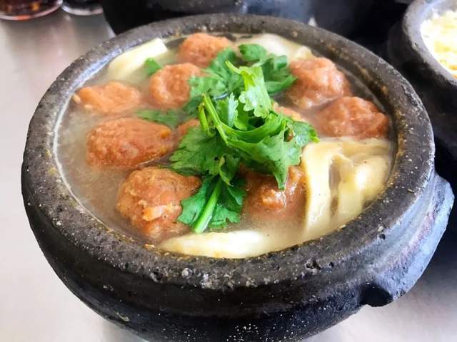 素材来源网络无论在哪里丸子砂锅都是脑海里的第一道菜毕竟传统的口味