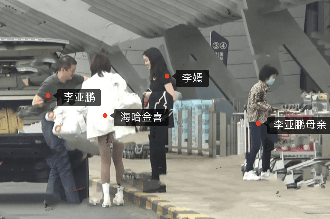 海哈金喜带娃陪继女买衣服,为李嫣挑选如生母