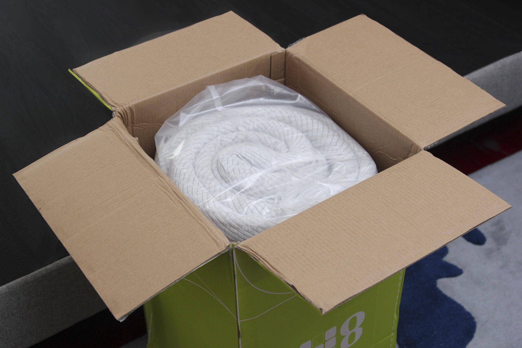 对比传统席梦思,这款护脊床垫的包装很"另类",没想到一张1.