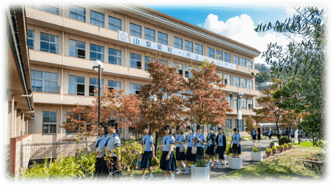 109名女子大学 102名著名大学 115名艺术体育大学31名山梨英和大学