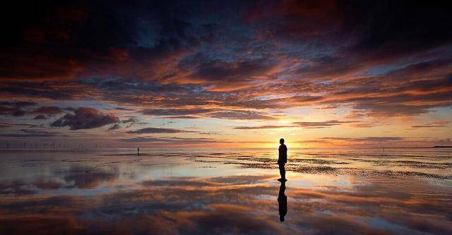 当你了解了孤独的本质,你便自觉不配谈"孤独"_周星驰_柴静_精神境界