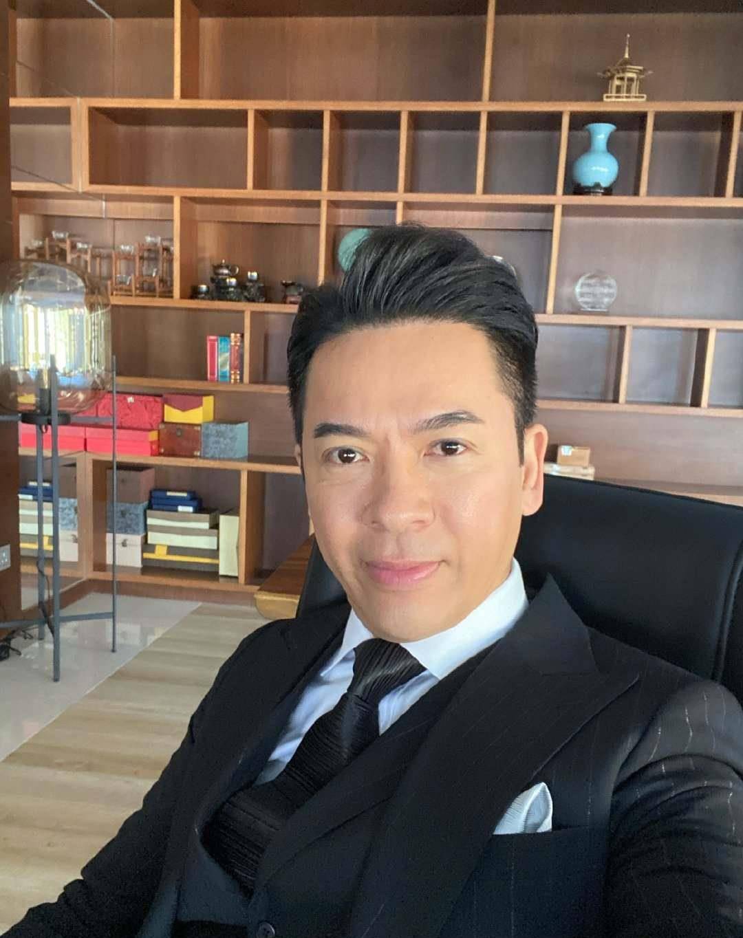 原创tvb离巢戏骨郭政鸿分享父女合照57岁状态佳女儿撞脸内地女星