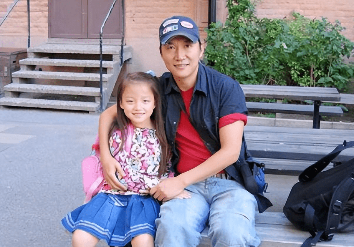 演戏只有"豪哥"深入人心,却娶瑞典妻子,成贵族女婿_jacky_杰基_角色