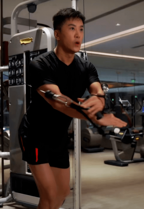 53岁毛宁脸部僵硬模样大变,唱功远不如从前