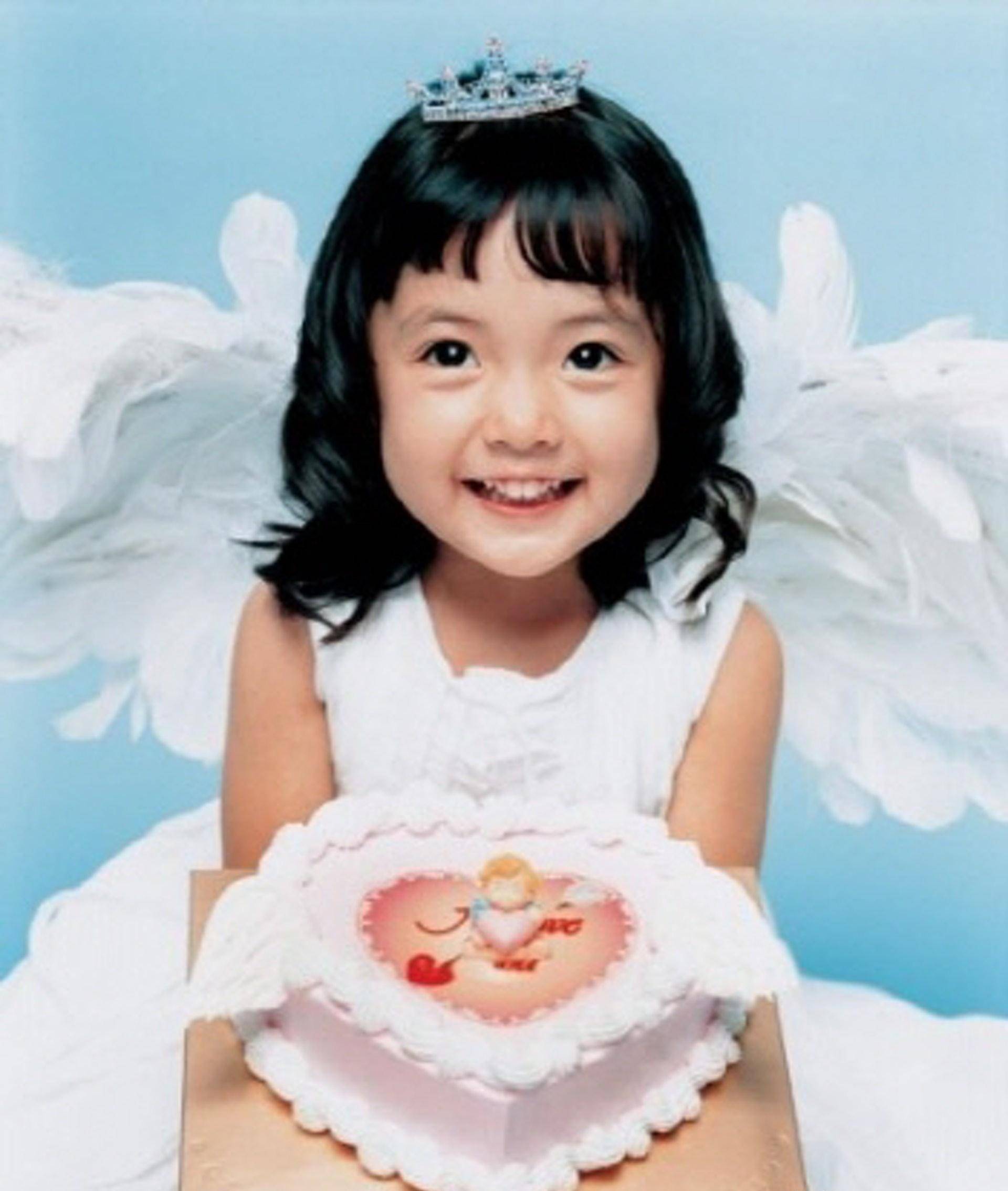 跟金裕贞一样,也参演了《一枝梅》,在里面饰演李英雅的童年时期.