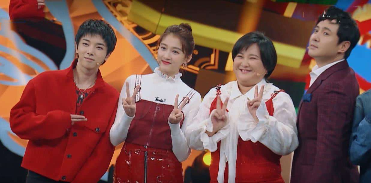 沈腾和贾玲从第三季开始加入,华晨宇和关晓彤从第四季开始加入,他们四