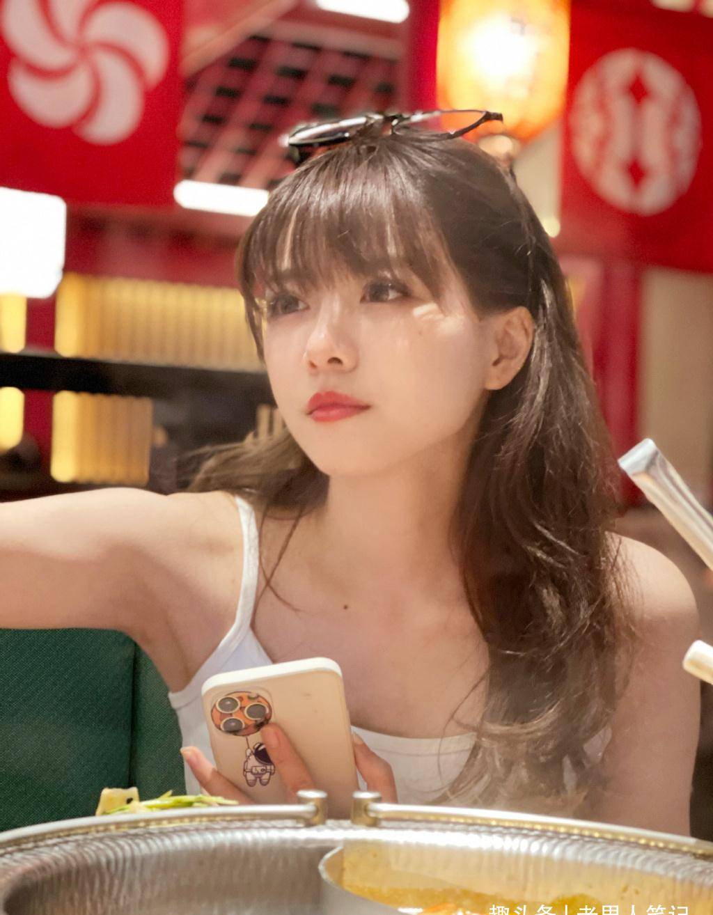 与骆歆闹了很久的"备胎风波",最后双方感情草草收场,双双握手言和.