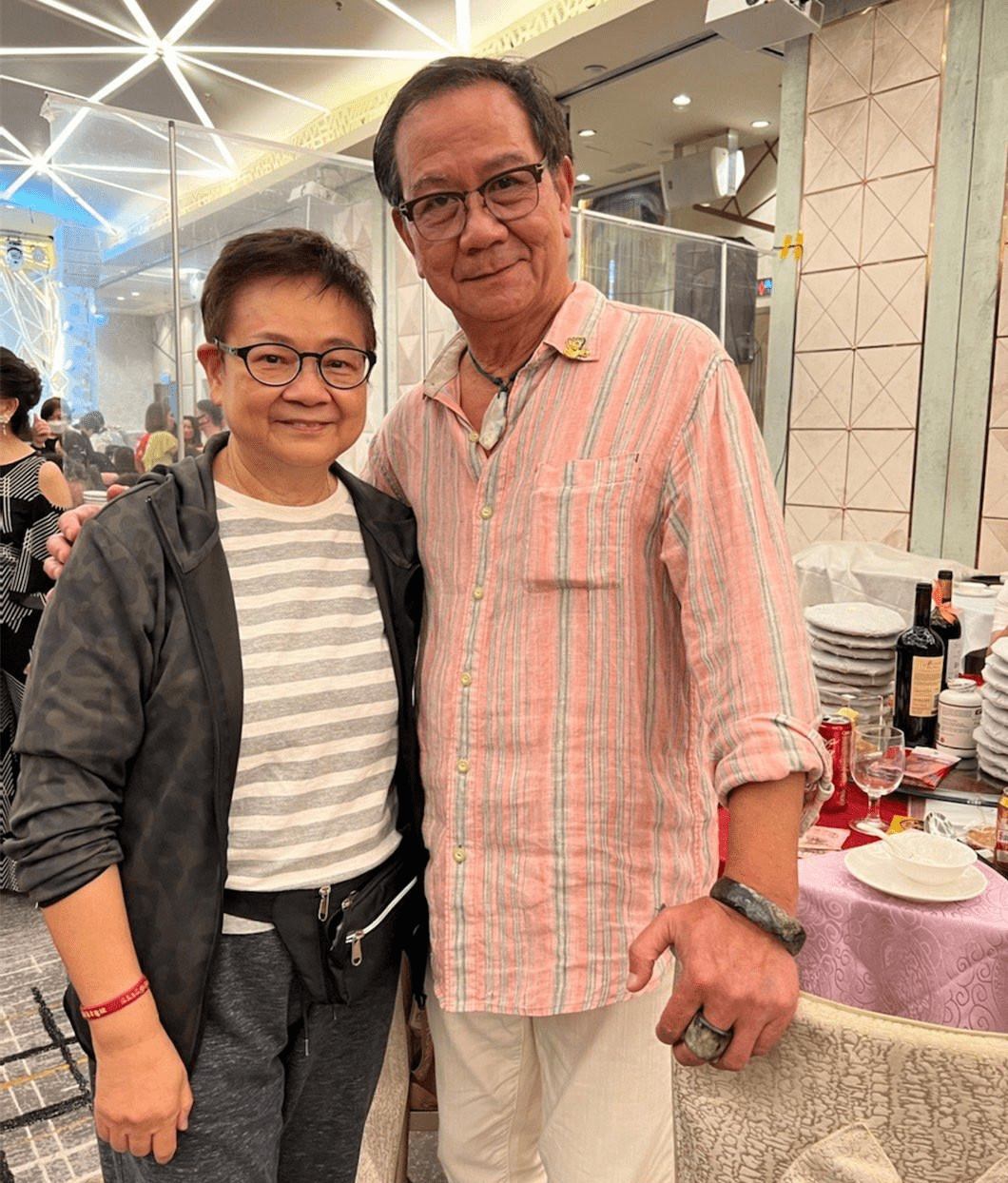 88岁女星移民国外,一身珠光宝气办饯别宴,获潘志文魏秋桦等欢送_夏蕙