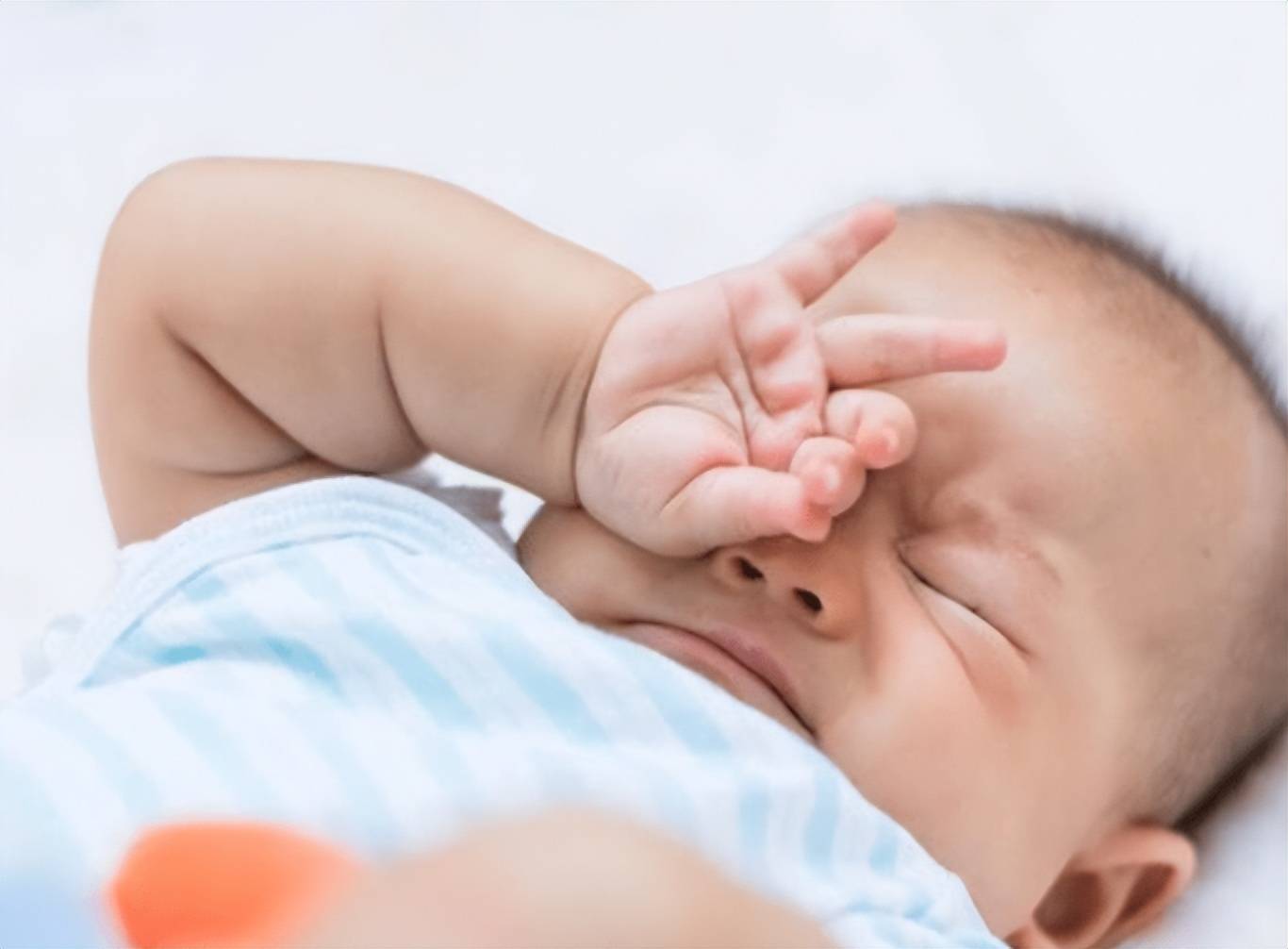掌握宝宝睡眠转折期的表现,宝妈多了解,孩子发育快更聪明