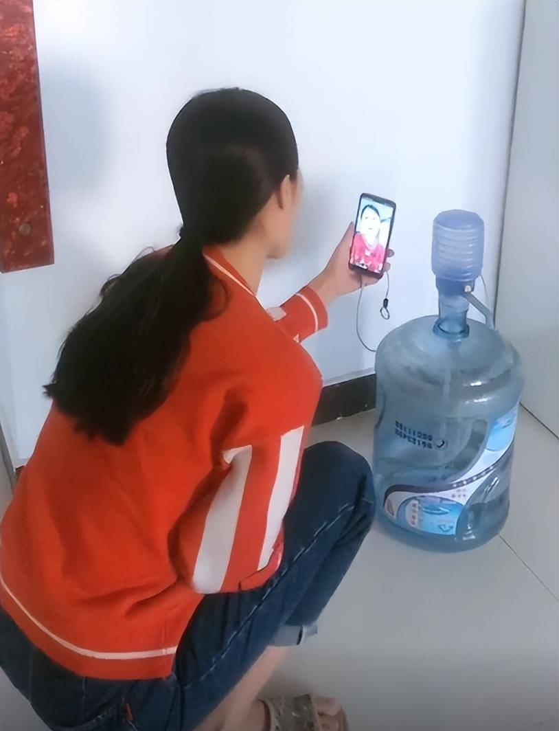 小黑姐东北女孩饭后清唱圈粉千万网友被天使吻过的声音